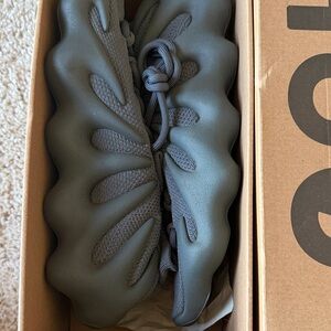 Adidas Yeezy 450 Box